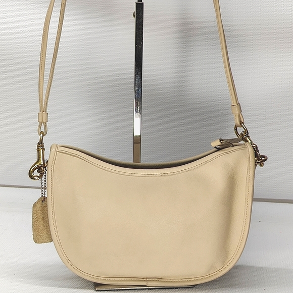 Vintage Coach Swinger Crossbody - Picture 4 of 10